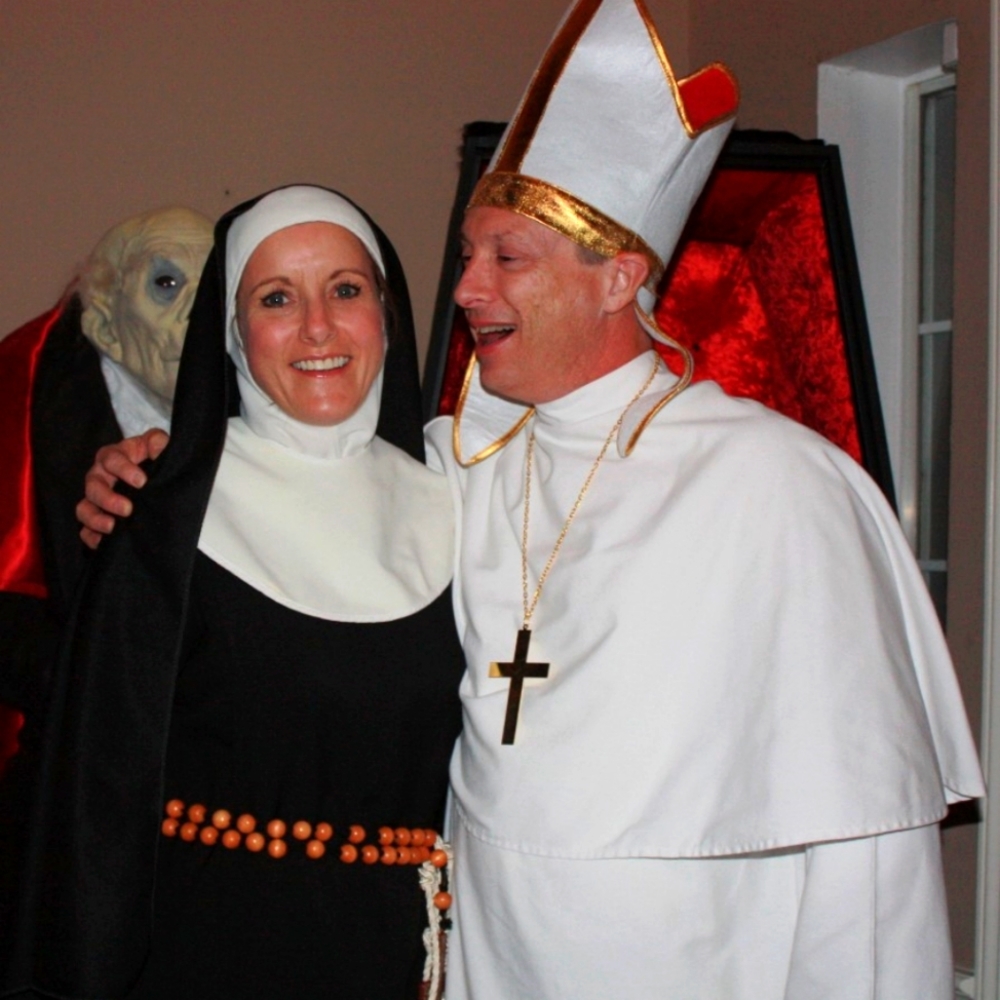 Couples Costume Pope and Nun